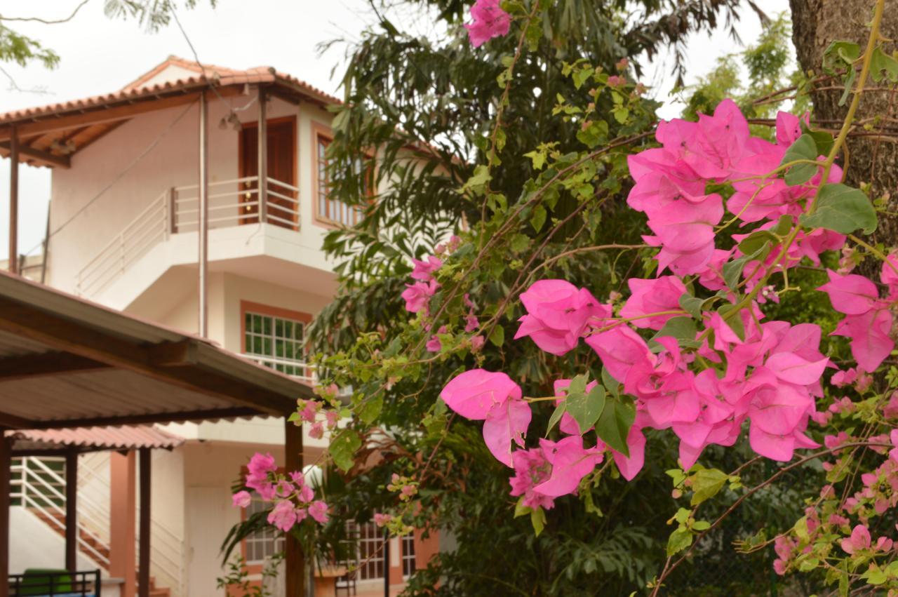 Naloy Hotel
